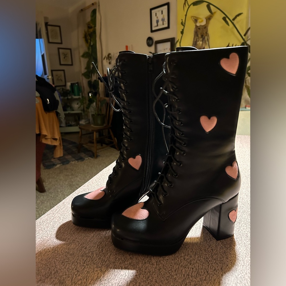 NWT Lamoda Heart GoGo boots, size 9